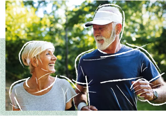 Eine Mann und eine Frau sind im Grünen joggen.